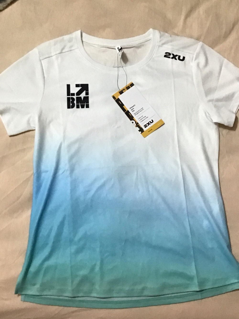 2XU Women's White to Aqua Gradient Performance Tee